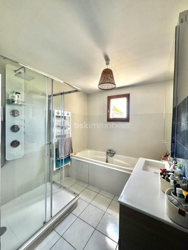 Maison traditionnelle - 93 m² - 4 pièces