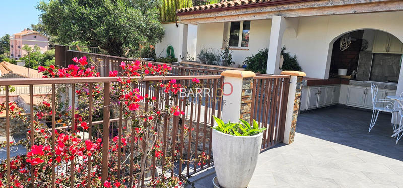 Villa - 254 m² - 10 pièces