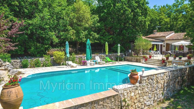 Maison - 200 m² - 6 pièces