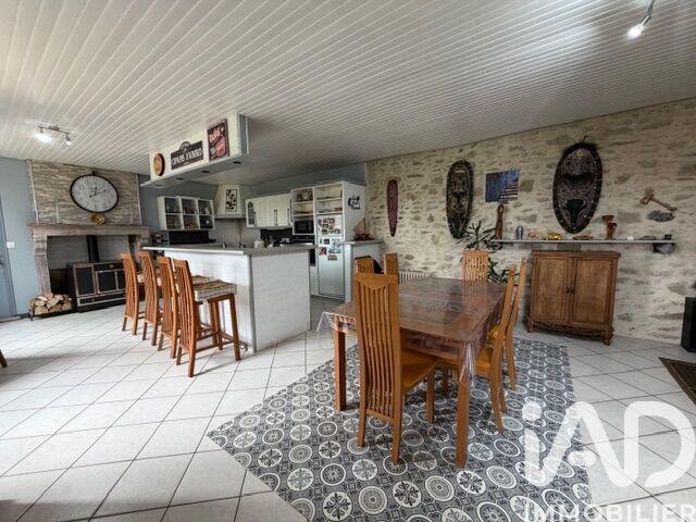 Maison - 224 m² - 7 pièces