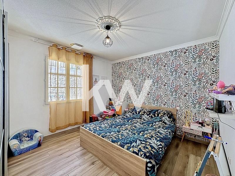 Maison - 245 m² - 8 pièces