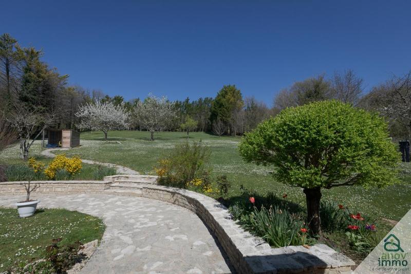 Maison - 205 m² - 6 pièces