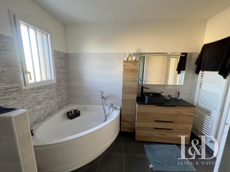 Maison contemporaine - 130 m² - 10 pièces