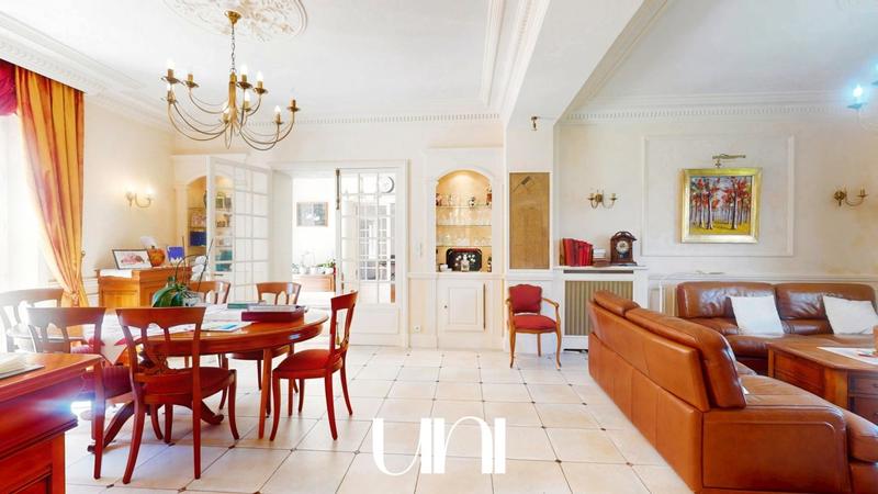 Maison de maîtres - 367 m² - 12 pièces