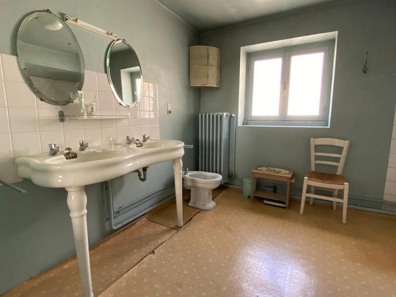 Maison - 600 m² - 18 pièces