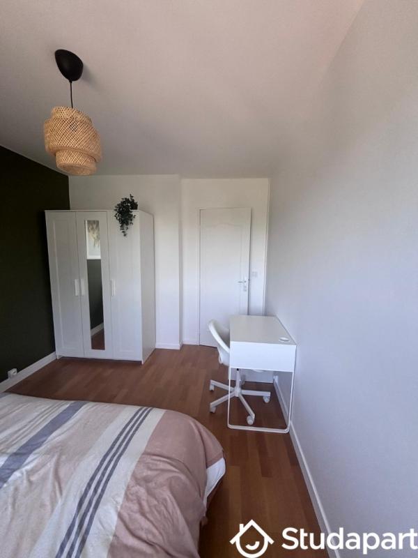 Chambre - 11 m² - 1 pièce