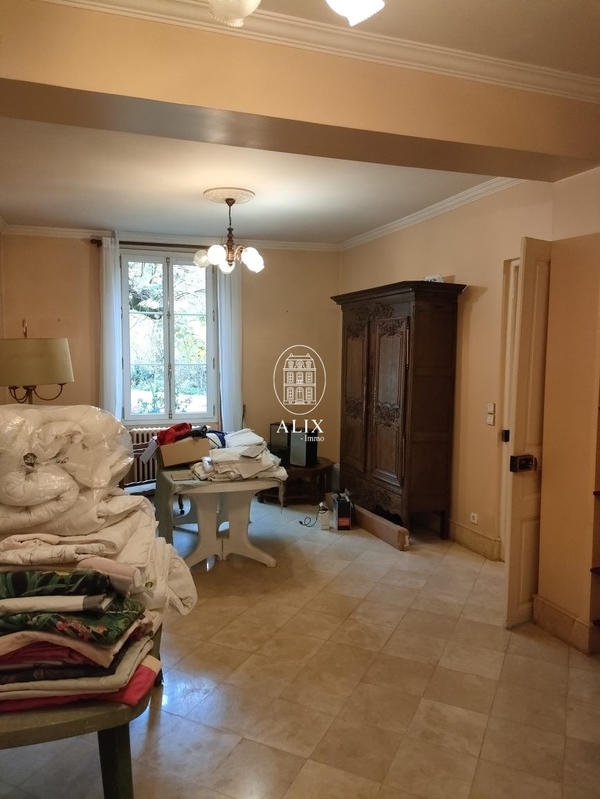 Maison - 180 m² - 7 pièces