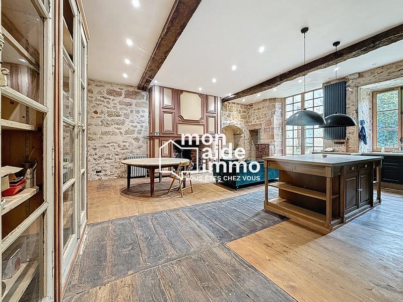 Maison - 300 m² - 12 pièces