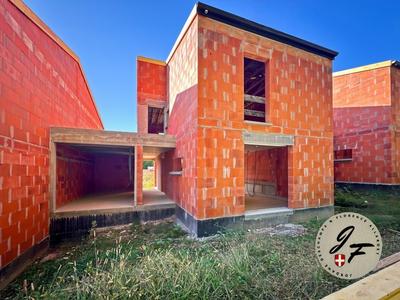 Maison - 94 m² - 4 pièces