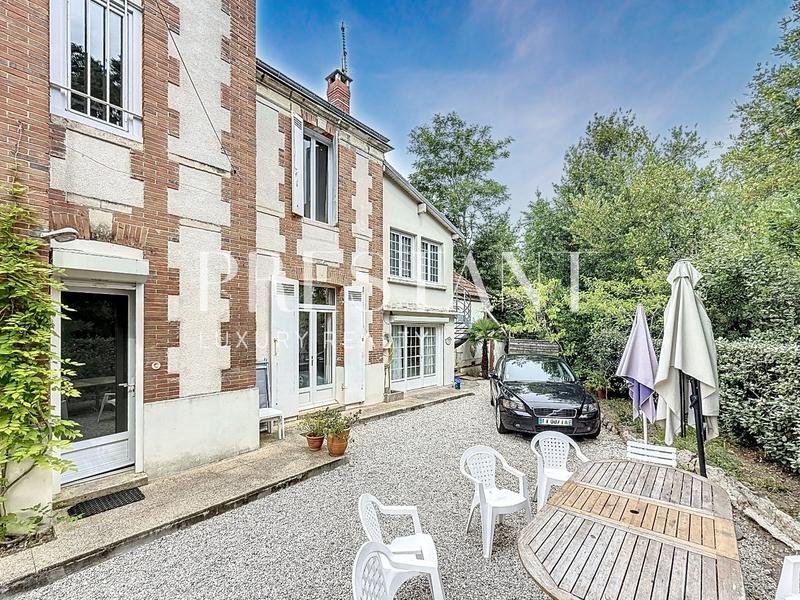 Maison - 204 m² - 8 pièces