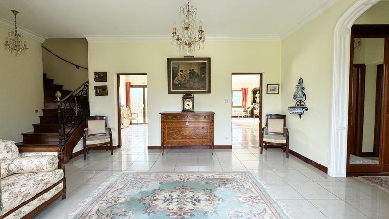 Propriété - 300 m² - 8 pièces