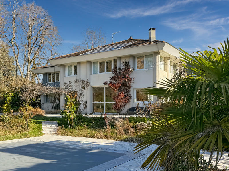 Maison - 237 m² - 8 pièces