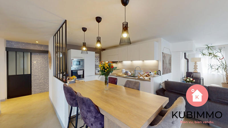 Maison - 230 m² - 9 pièces