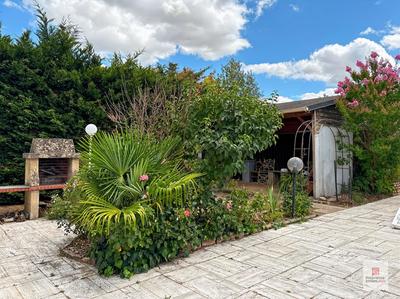 Maison - 213 m² - 8 pièces