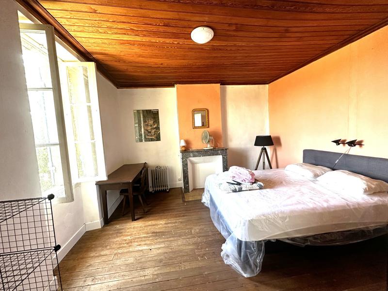 Maison traditionnelle - 243 m² - 8 pièces