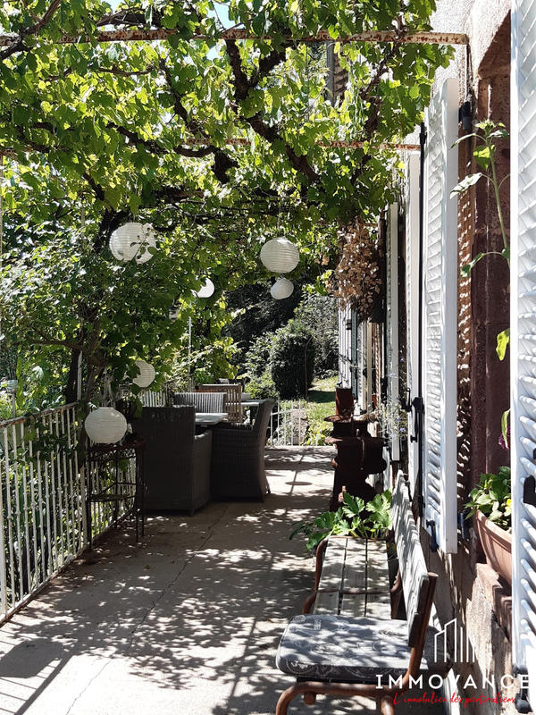 Maison - 328 m² - 12 pièces