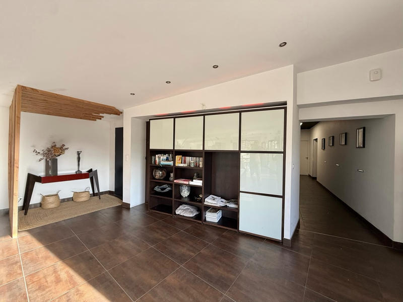 Appartement - 233 m² - 8 pièces