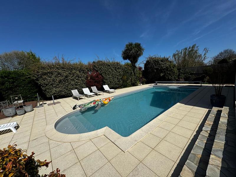 Maison - 220 m² - 5 pièces