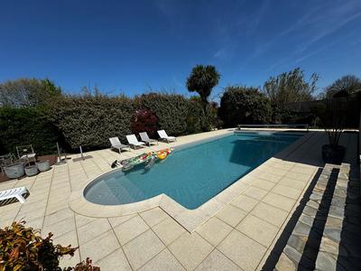 Maison - 220 m² - 5 pièces