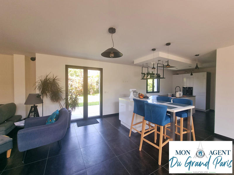 Maison - 202 m² - 8 pièces