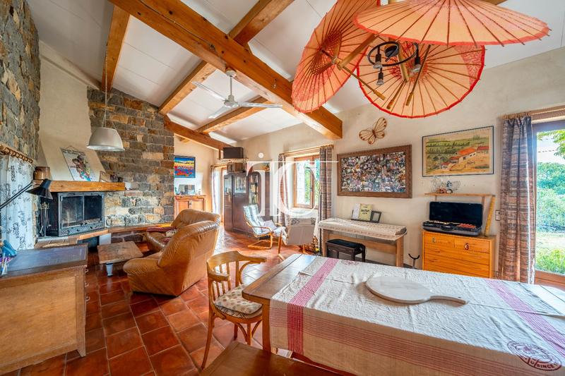 Maison - 223 m² - 9 pièces