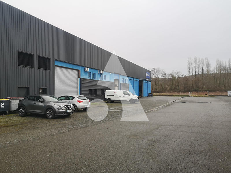 Local d'activité / Entrepôt - 2 748 m²