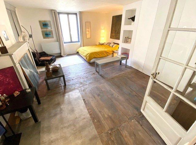 Maison traditionnelle - 300 m² - 8 pièces