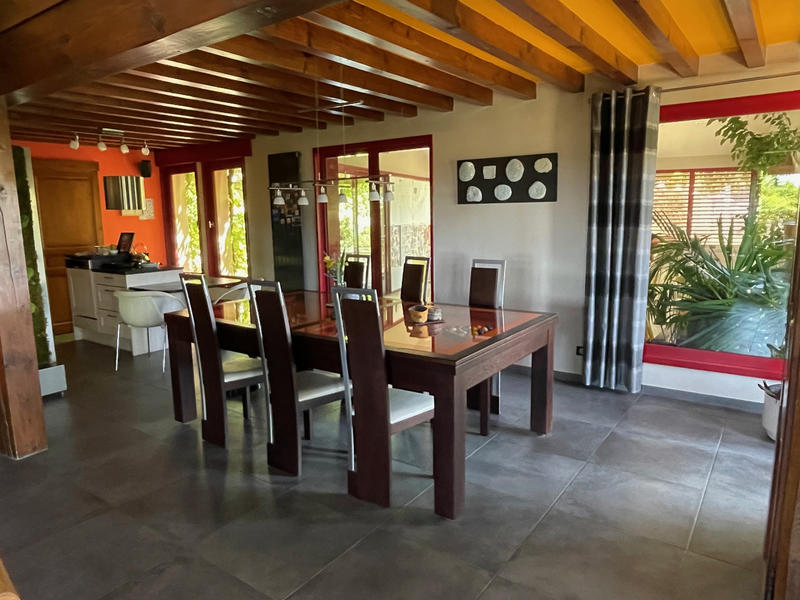 Maison - 228 m² - 7 pièces