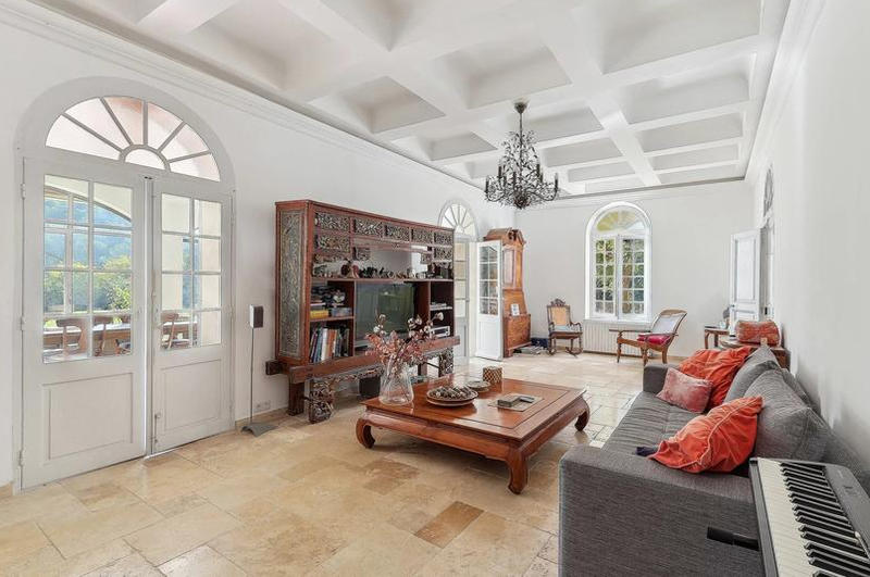 Maison - 300 m² - 10 pièces