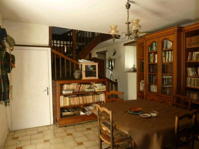 Maison - 275 m² - 13 pièces