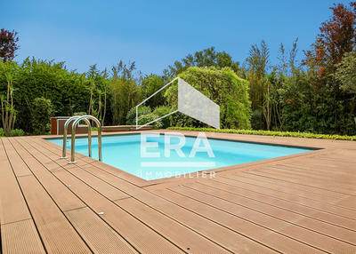 Maison - 240 m² - 9 pièces