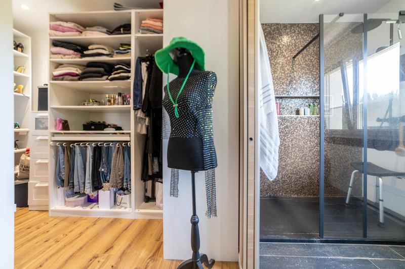 Maison - 250 m² - 6 pièces