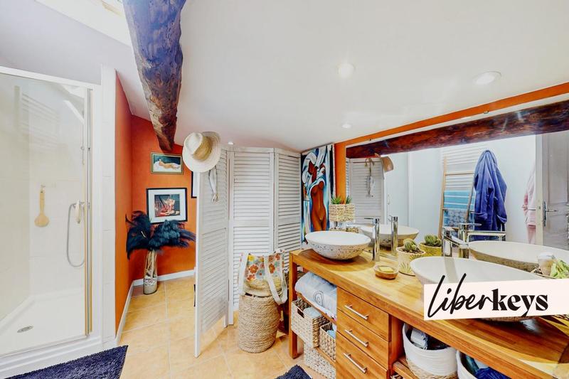 Corps de ferme - 201 m² - 6 pièces