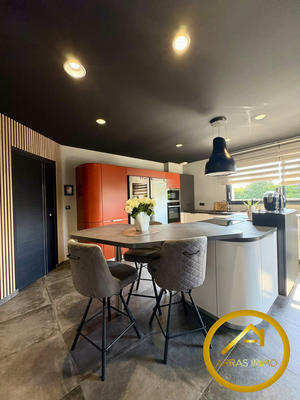 Maison - 208 m² - 8 pièces