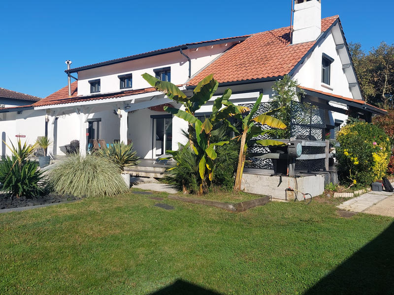 Maison - 250 m² - 9 pièces