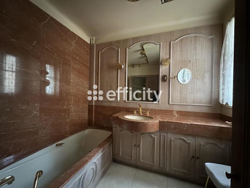 Appartement ancien - 108 m² - 4 pièces