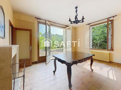 Maison - 220 m² - 8 pièces