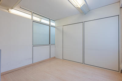 Local commercial - 150 m² - 5 pièces