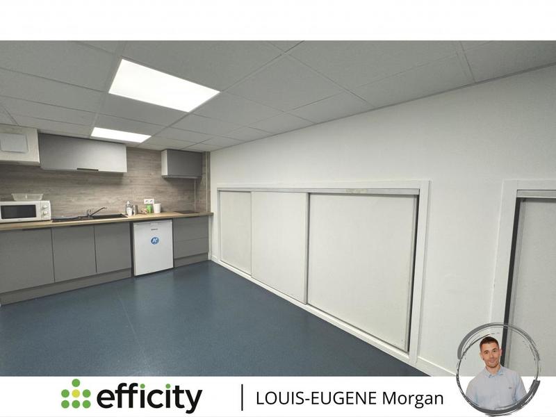 Bureau - 158 m² - 7 pièces