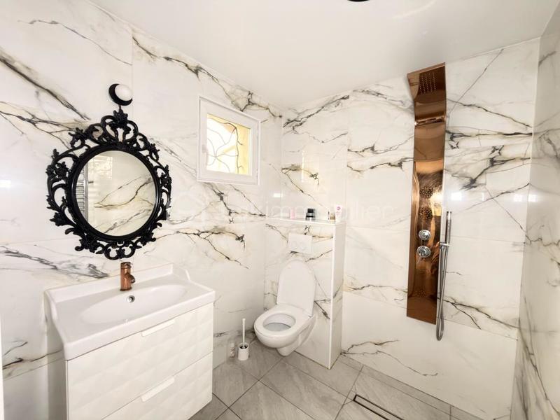 Maison - 185 m² - 6 pièces