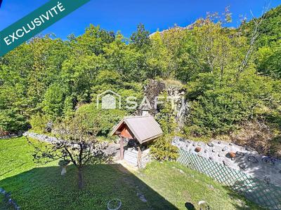 Maison - 221 m² - 8 pièces