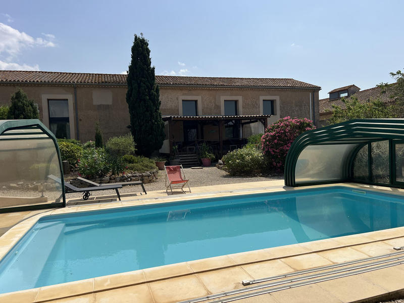 Propriété - 580 m² - 18 pièces