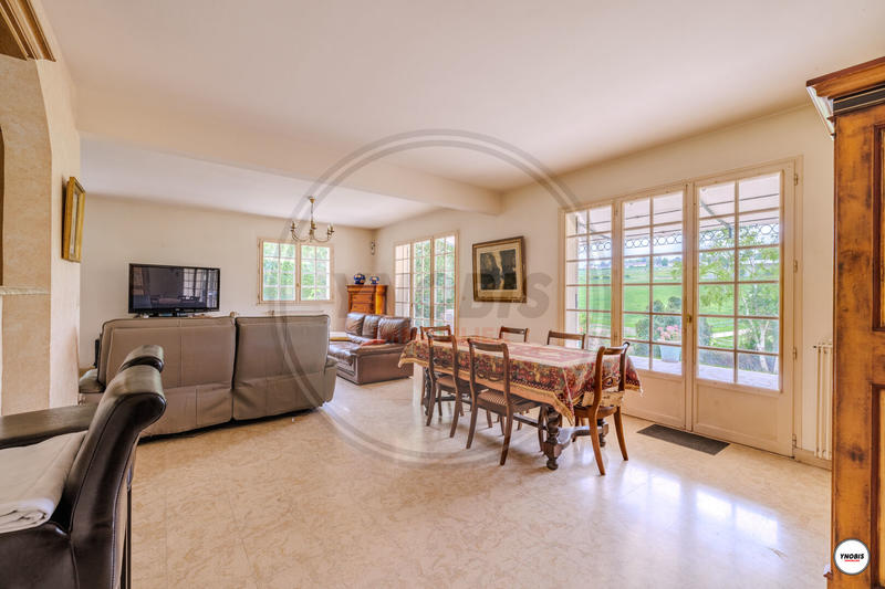 Maison - 253 m² - 8 pièces