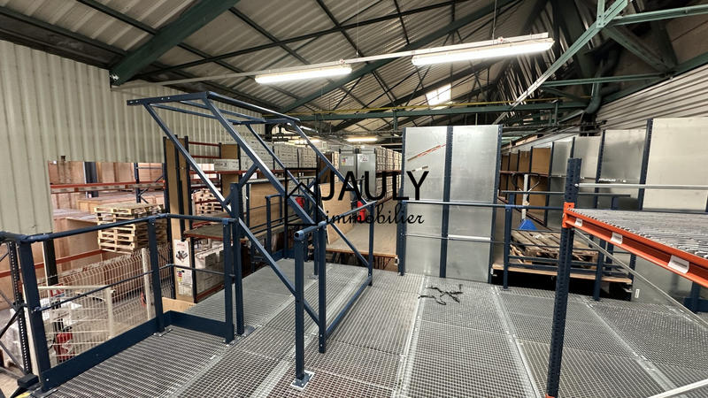 Entrepôt - 2 500 m²