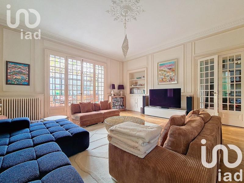 Maison - 480 m² - 11 pièces