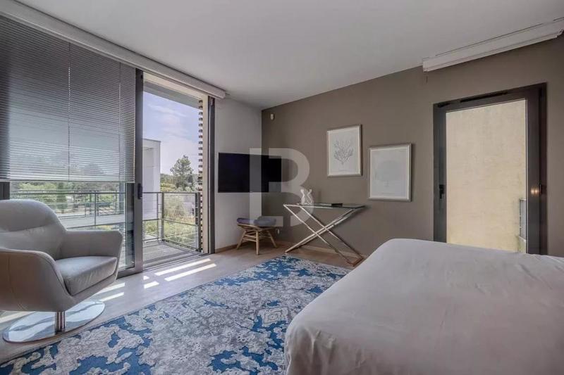 Maison - 480 m² - 8 pièces