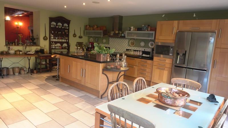 Maison - 202 m² - 9 pièces