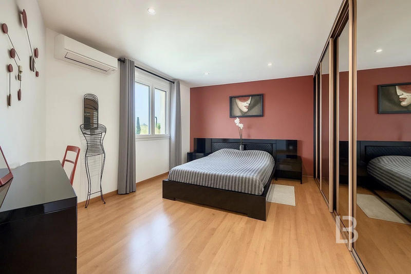 Maison - 202 m² - 5 pièces