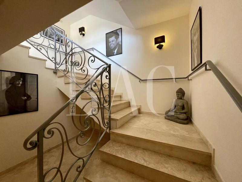 Villa - 415 m² - 10 pièces