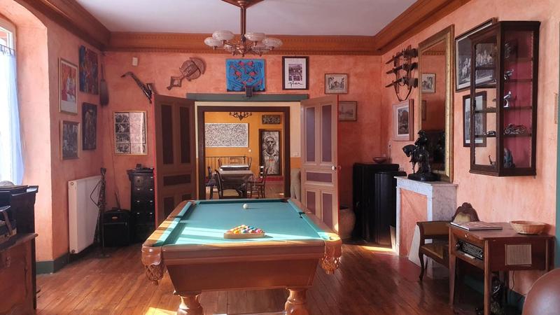 Propriété - 311 m² - 9 pièces